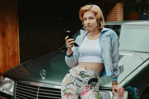 Female 90s Fashion Trends That Defined a Stylish Generation