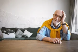 3 Signs Your Aging Parent Needs Help at Home  