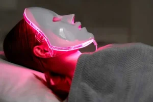 Can Red Light Therapy for Wrinkles Work as Well as Retinol? Comparing the Two